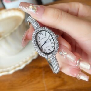 Γυναικείο Οβάλ Ρολόι Quartz με Στρας και Ρωμαϊκούς Αριθμούς