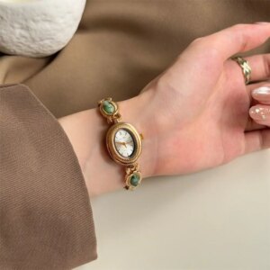 Γυναικείο Οβάλ Ρολόι Quartz με Χρωματιστές Πέτρες