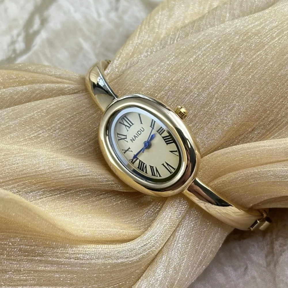 Γυναικείο Ρολόι Quartz με Χρυσό Μπρασελέ και Μικρό Καντράν