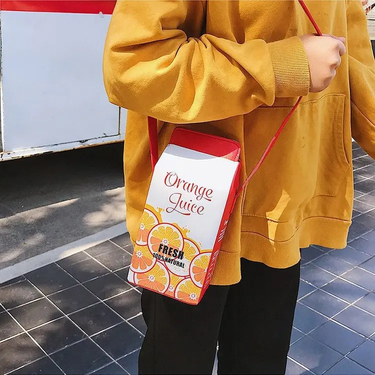 Γυναικεία Mini Χιαστί Τσάντα με Σχέδιο Strawberry Banana Milk - Image 4